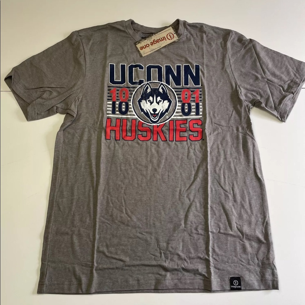 UCONN Huskies tee